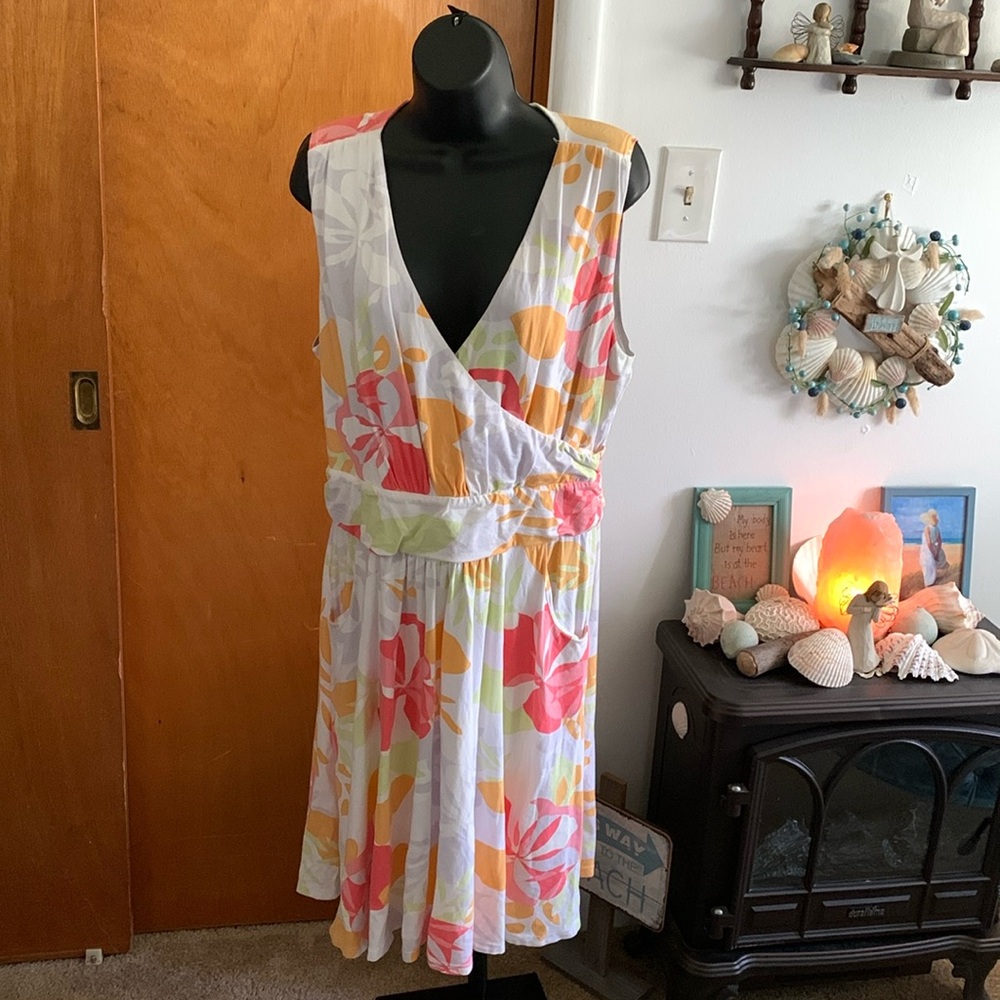 Sleeveless floral sundress EUC